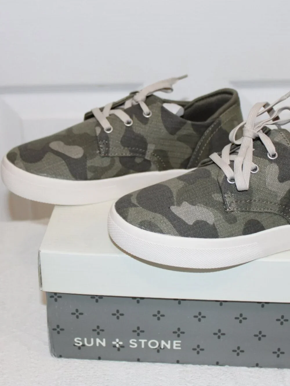 '***NEW*** Sun Stone Camo Sneakers - Little girls 2M